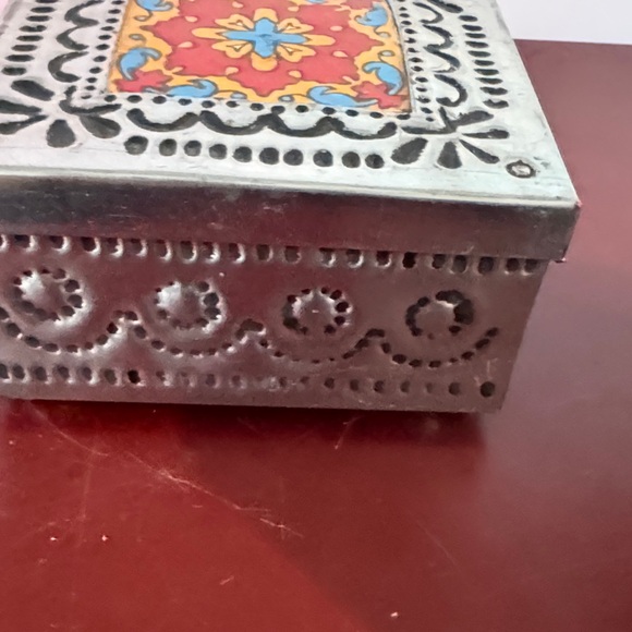 handcrafted Mexican tin jewelry box with a handpainted Talavera ceramic tile - Picture 7 of 10